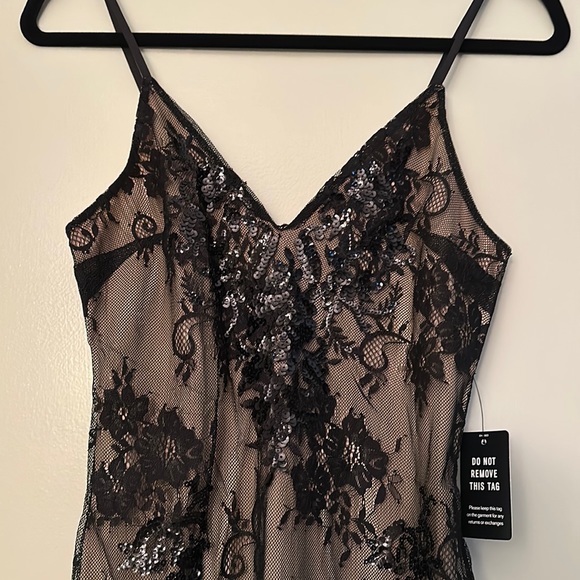 Express sequin lace midi dress - Picture 3 of 4